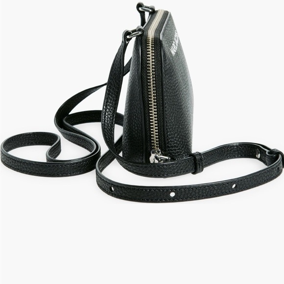 Marc Jacob’s small leather crossbody logo bag - Picture 3 of 4